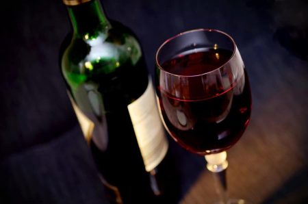 Et si le vin rouge permettait de soigner la dépression ?