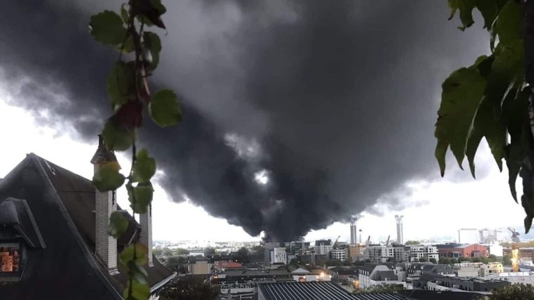Incendie de Rouen : faut-il avoir peur de la fumée noire ?