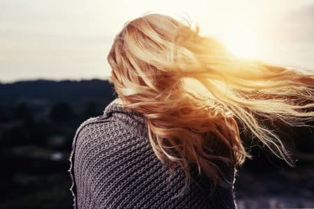 La pollution de l’air nous ferait perdre nos cheveux