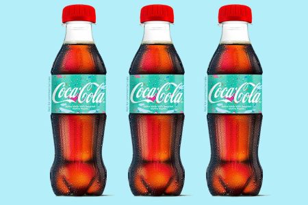 Coca Cola se lance dans le plastique recyclé récupéré en mer, voici la première bouteille du genre
