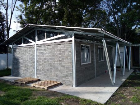 En Colombie, le plastique est recyclé en briques utilisées pour construire des maisons