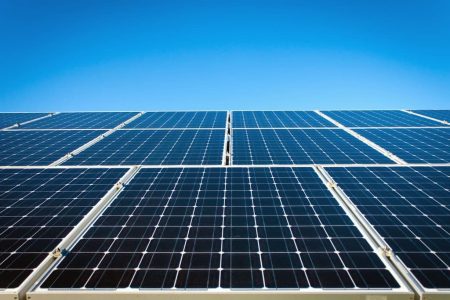Comment investir dans les panneaux solaires photovoltaïques ?