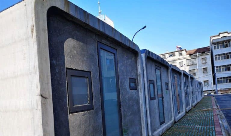 Contre la crise du logement, des maisons imprimées en terre cuite