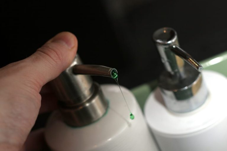Tutoriel OMS : comment confectionner vous-même votre gel hydroalcoolique à la maison ?