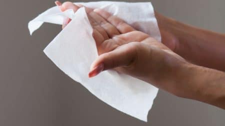 Arrêtez de jeter les lingettes désinfectantes dans les WC ! Arrêtez de jeter les lingettes désinfectantes dans les WC