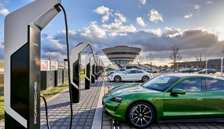 Allemagne : Porsche inaugure le plus grand parc de recharge pour voitures électriques en Europe