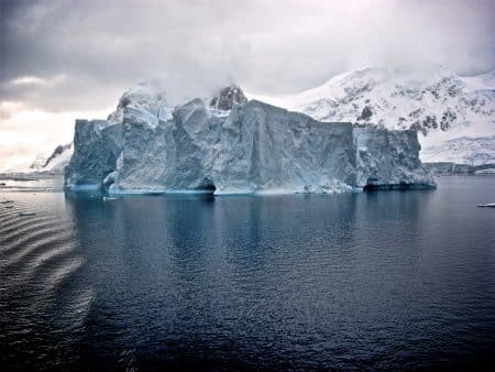 Du plastique découvert dans les glaciers de l’Antarctique