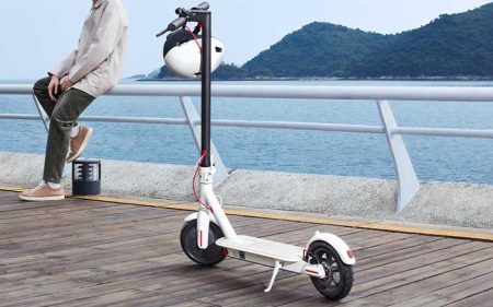 Les scooters et motos électriques peuvent enfin emprunter les pistes conçues pour les bus et taxis