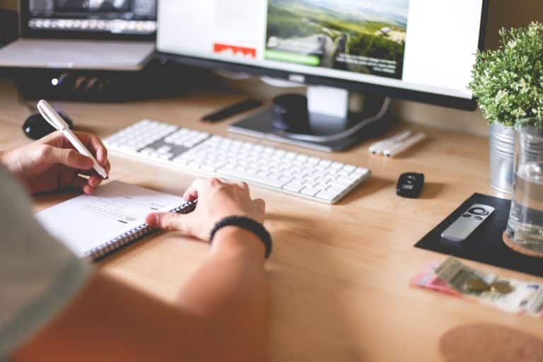 10 réflexes à adopter pour réduire l’empreinte carbone de votre vie numérique (1/4)