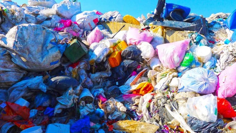Les déchets plastiques envahissent la Thaïlande