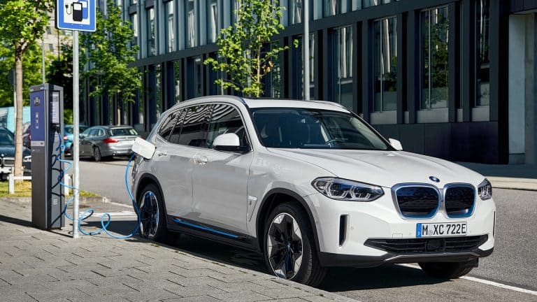 BMW iX3 : l&rsquo;allemand frappe fort avec son premier SUV 100 % électrique doté de 100 km d&rsquo;autonomie