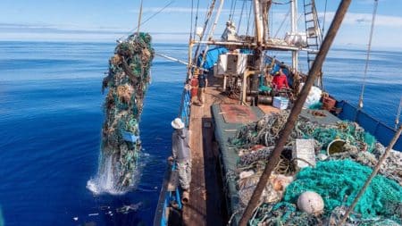Record du monde du ramassage de déchets plastiques en mer Record du monde du ramassage de déchets plastiques en mer