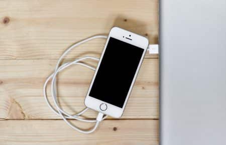 Apple ne fournira plus de chargeur dans ses prochains iPhone, au nom de la planète !