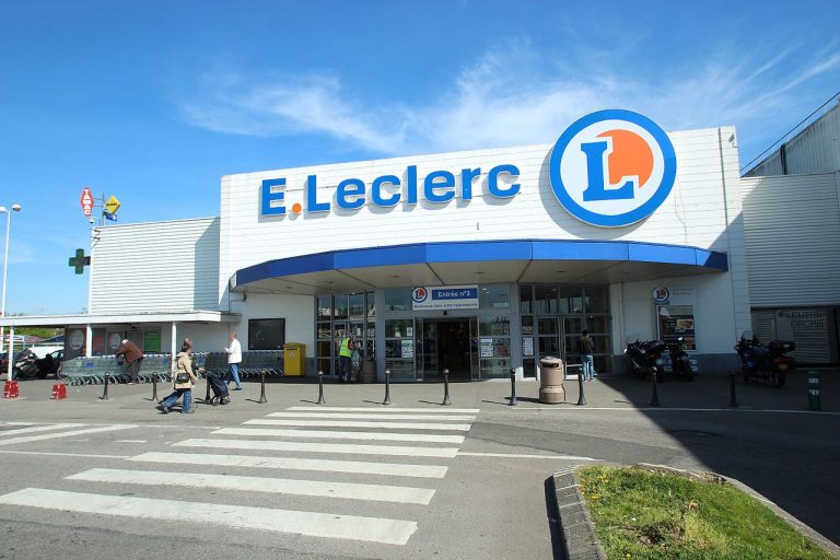 Chez E.Leclerc, les sacs plastiques remplacés par des sacs en toile de jute et anses en coton bio