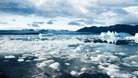 Le glacier N 79 se fissure à cause du réchauffement climatique Le glacier N 79 se fissure à cause du réchauffement climatique