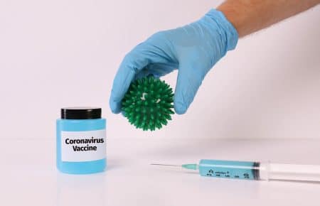 COVID-19 : Sanofi et GSK testent un vaccin sur les humains pour la première fois