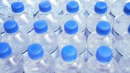 L'eau en bouteille est une véritable catastrophe écologique