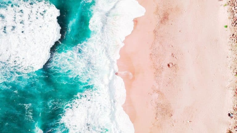 Les plages du Sri Lanka sont envahies par les billes en plastique