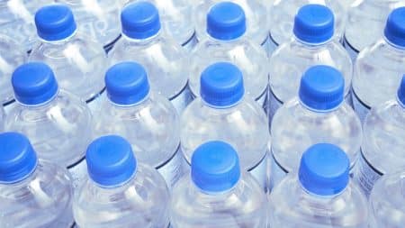 L’eau en bouteille est une catastrophe environnementale