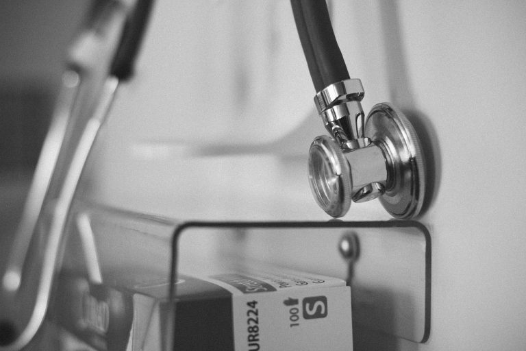 La loi sur les professionnels de santé adoptée par le Sénat