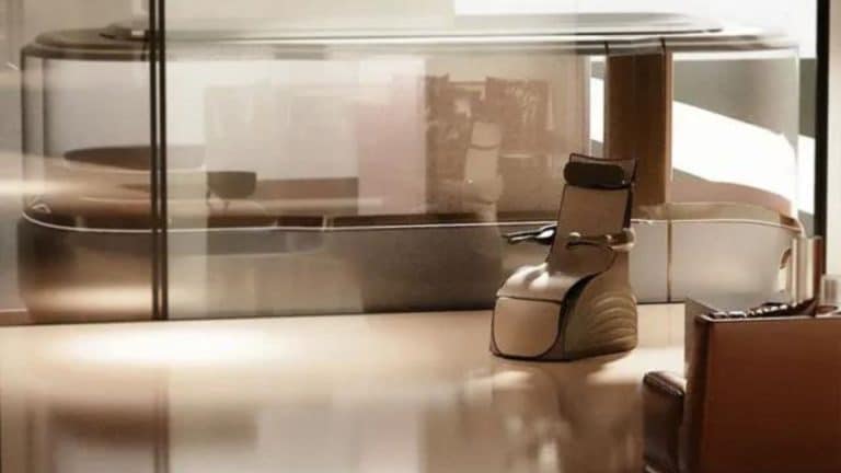 Un fauteuil roulant innovant et futuriste