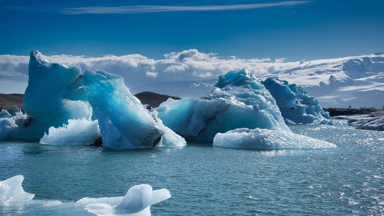 Plus 30 millions de tonnes de glace fond chaque heure au Groenland