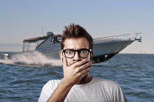 Pourquoi ces deux ados filmés polluant la mer pourraient payer cher leur geste