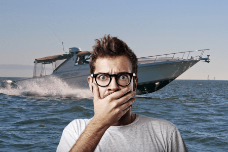 Deux ados filmés entrain de polluer la mer vont prendre « cher » Pourquoi ces deux ados filmés polluant la mer pourraient payer cher leur geste