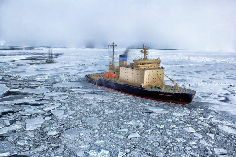 Les projets ambitieux et controversés de la Russie et de la Chine dans l&rsquo;Arctique : enjeux et impacts révélés