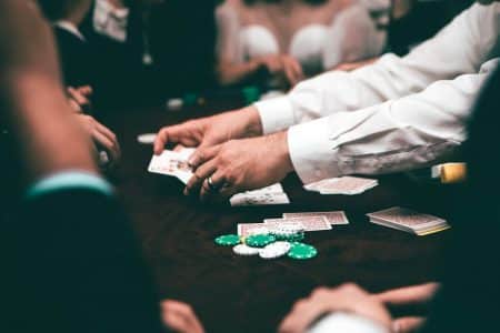 Le Groupe JOA devient le premier opérateur français à obtenir la certification ECA Jeu Responsable People Playing Poker