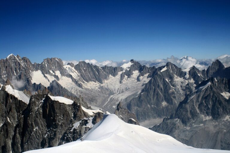 Les dangers méconnus du mont Blanc : la chute de sérac qui a coûté la vie à un alpiniste