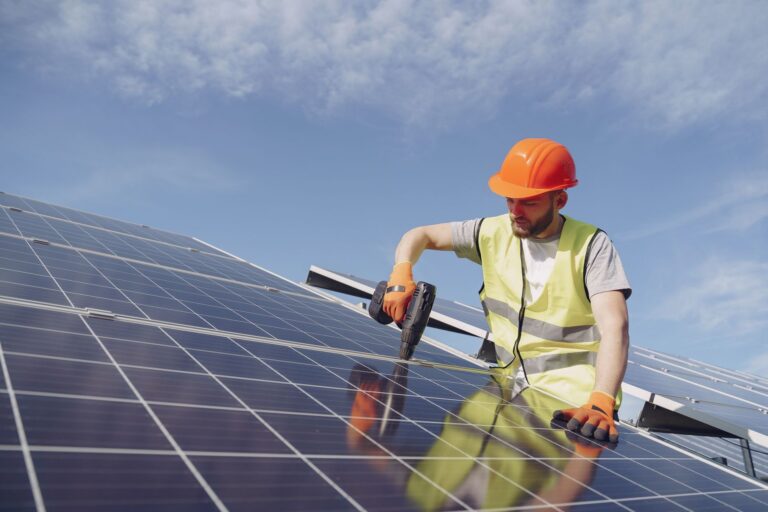 Les panneaux solaires : pourquoi plus de 6 Français sur 10 pensent que c&rsquo;est un investissement rentable