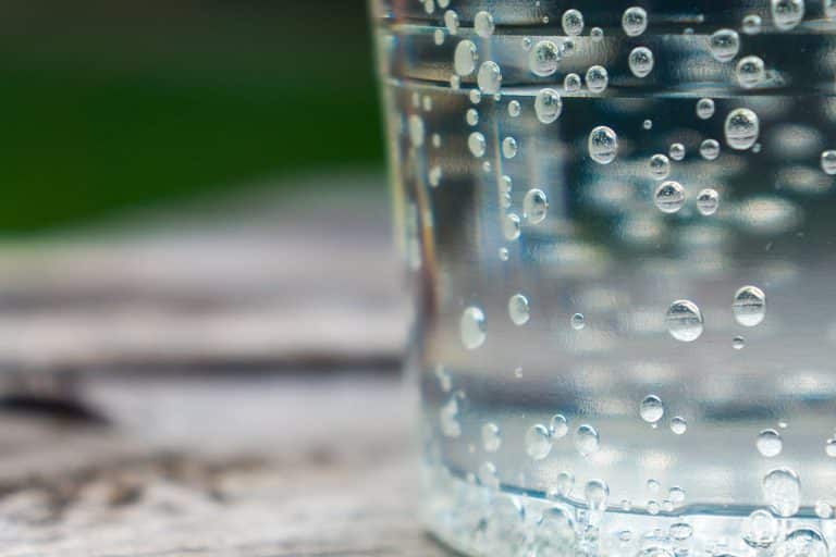 Une méthode simple pour éliminer les microplastiques de l&rsquo;eau potable, selon cet expert