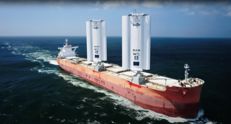 Ce navire révolutionnaire économise 3 tonnes de carburant par jour grâce à ses ailes futuristes de 37,5 mètres
