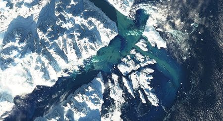 Ce lac glaciaire libère 3 000 milliards de litres d&rsquo;eau au Groenland, une force équivalente à 22 jours de centrale nucléaire