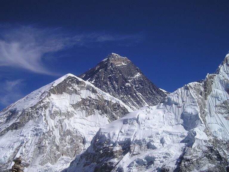 Ce mystère de l&rsquo;Himalaya : une rivière étrange aurait fait croître l&rsquo;Everest de 50 mètres depuis 89 000 ans