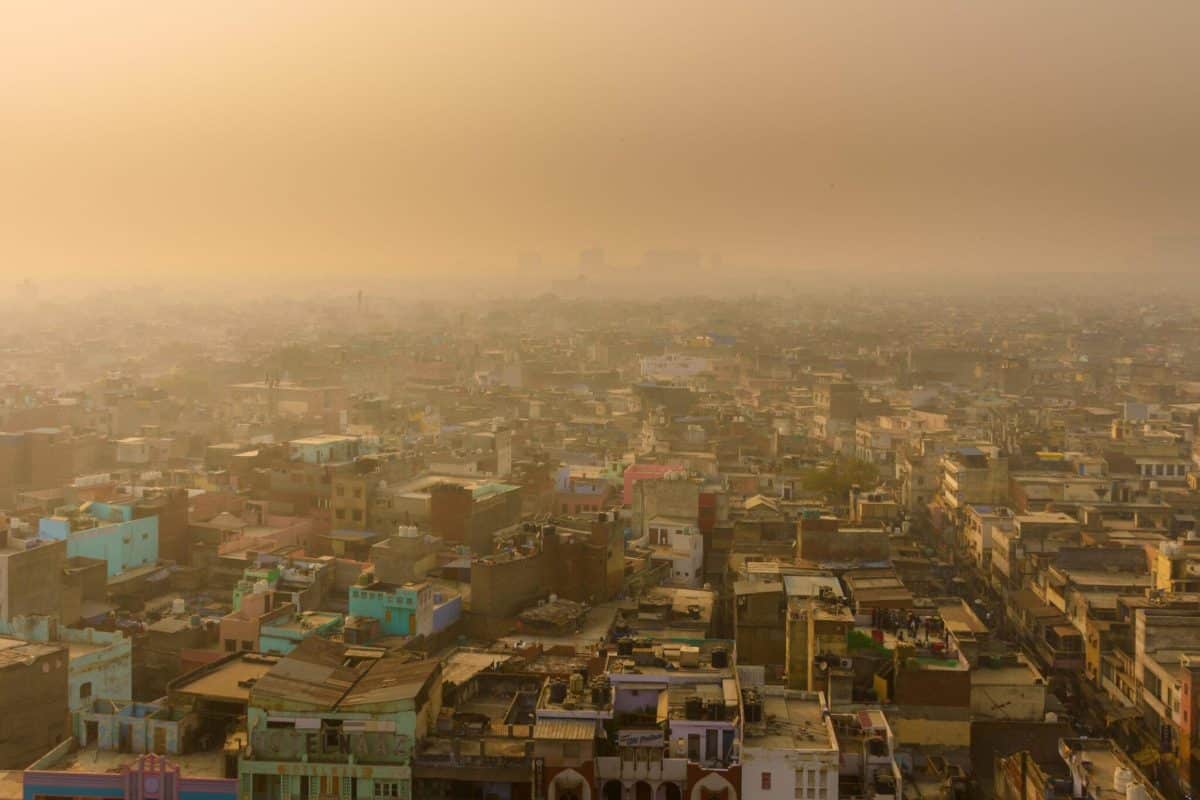 Ce paradoxe stupéfiant : comment la pollution extrême ralentit le réchauffement climatique dans nos mégapoles surpeuplées