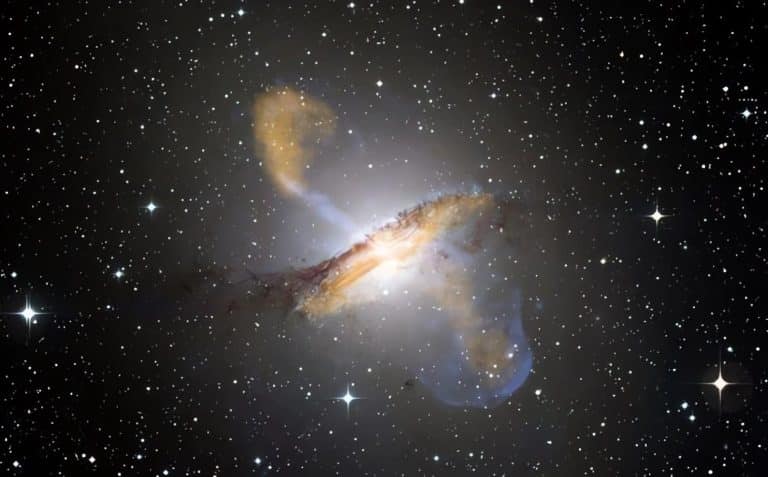 La NASA capture un jet de trou noir percutant un mystérieux objet à 12 millions d’années-lumière, défiant les lois de l’univers