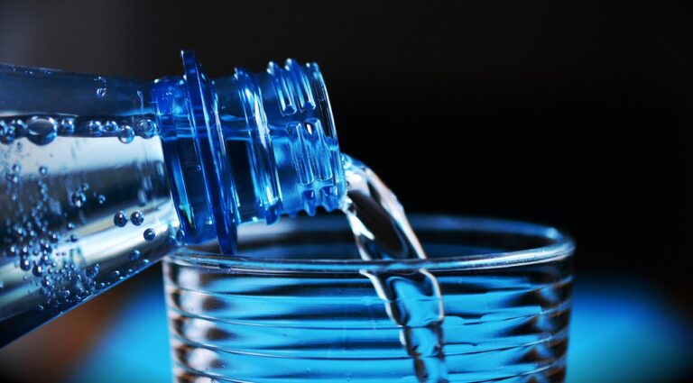 Cette eau en bouteille contient jusqu&rsquo;à 78 % de contaminants : un danger invisible pour notre santé et notre planète