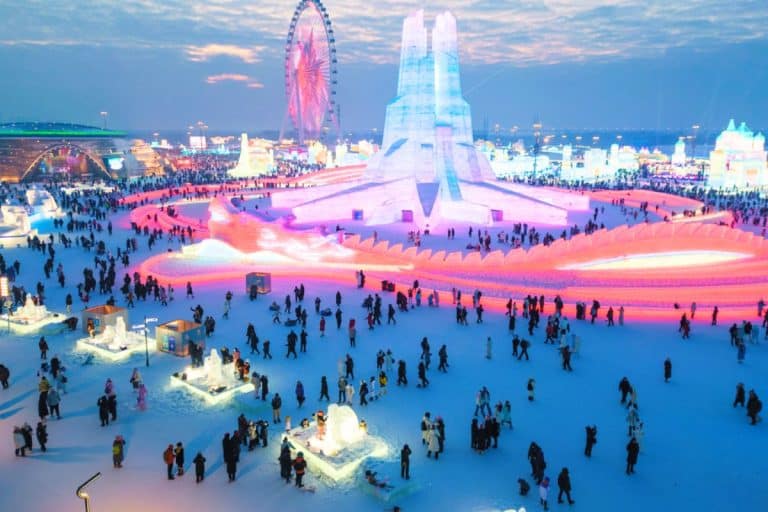 Le plus grand parc à thème sur la neige au monde attire 1,03 million de visiteurs en Chine en seulement 20 jours