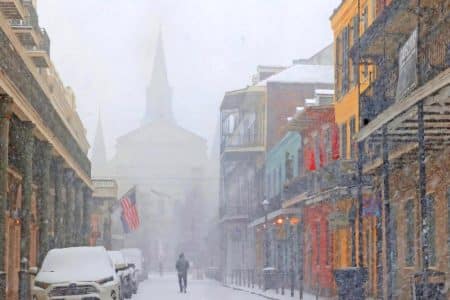 Ce blizzard historique plonge la festive Nouvelle-Orléans sous 18cm de neige, un record depuis 1948