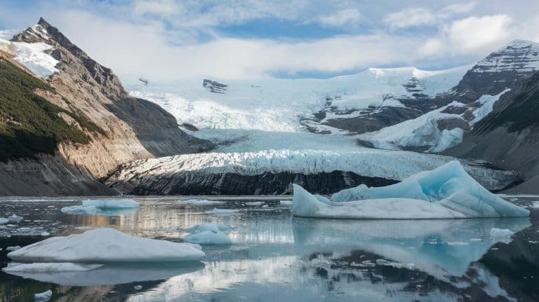 Sous les glaces d&rsquo;Alaska, une structure colossale de 1 000 km révèle un mystère qui fascine les scientifiques du monde entier