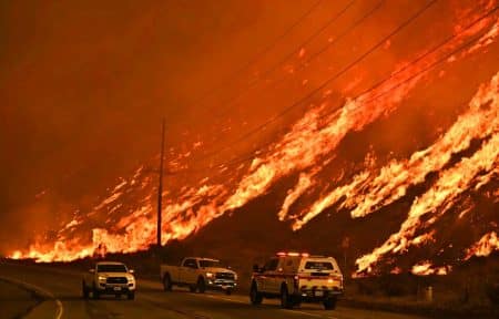Ce feu de Californie dévore 10 000 acres en quelques heures et pousse 31 000 personnes à l&rsquo;exode désespéré