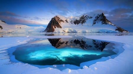Ce lac antarctique révèle un écosystème microbien unique vieux de millions d'années, scellé sous 11 mètres de glace