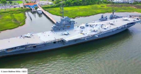 La Chine achève un gigantesque porte-avions en un temps record, mais son déploiement en mer soulève des doutes stratégiques Ce porte-avions chinois de 200 m construit en 5 mois défie la mer : un mystère qui intrigue les experts