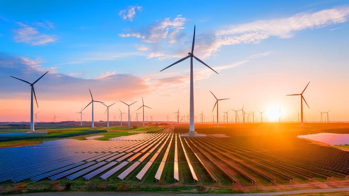 Aussi vaste qu’un pays : 70 milliards de watts, 60 millions de panneaux solaires et 3 000 éoliennes pour un projet titanesque qui va transformer le monde en 30 ans. Ce projet colossal de 70 milliards de watts : 60 millions de panneaux et 3 000 éoliennes pour révolutionner l’énergie mondiale en seulement 30 ans