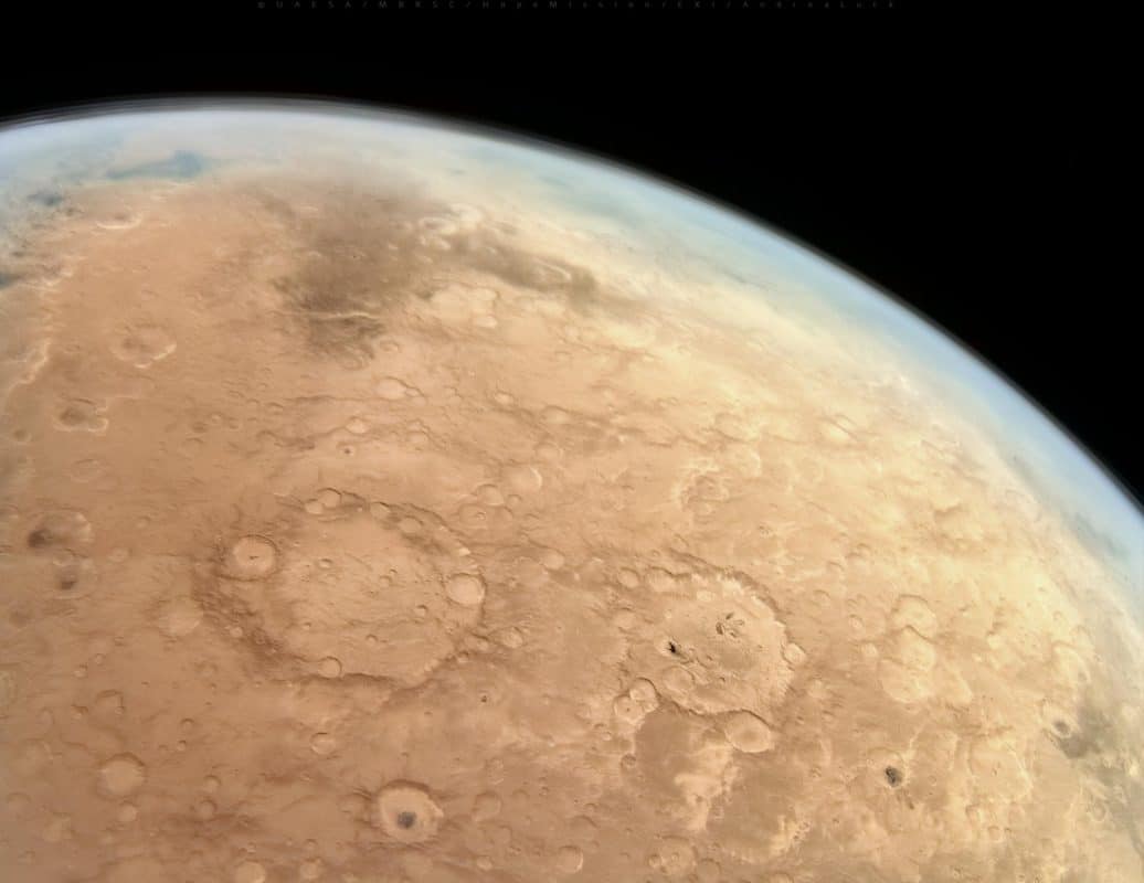 “Une découverte sur Mars qui change tout” : ces astronomes détectent pour la première fois de l’eau chaude à la surface de Mars Cette découverte bouleversante sur Mars : des astronomes révèlent des traces de l’eau la plus brûlante de notre système solaire