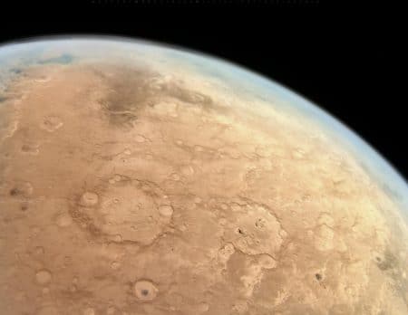 “Une découverte sur Mars qui change tout” : ces astronomes détectent pour la première fois de l’eau chaude à la surface de Mars Cette découverte bouleversante sur Mars : des astronomes révèlent des traces de l’eau la plus brûlante de notre système solaire