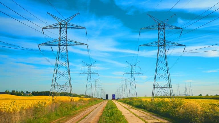 La fin des poteaux électriques est actée : cette technologie américaine annonce un futur énergétique révolutionnaire