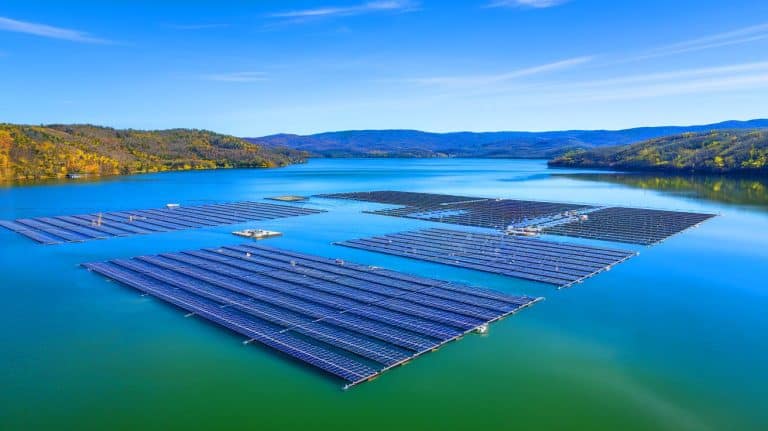 100 millions de maisons par an : les États-Unis s’apprêtent à exploiter une énergie colossale grâce à des panneaux solaires flottants révolutionnaires